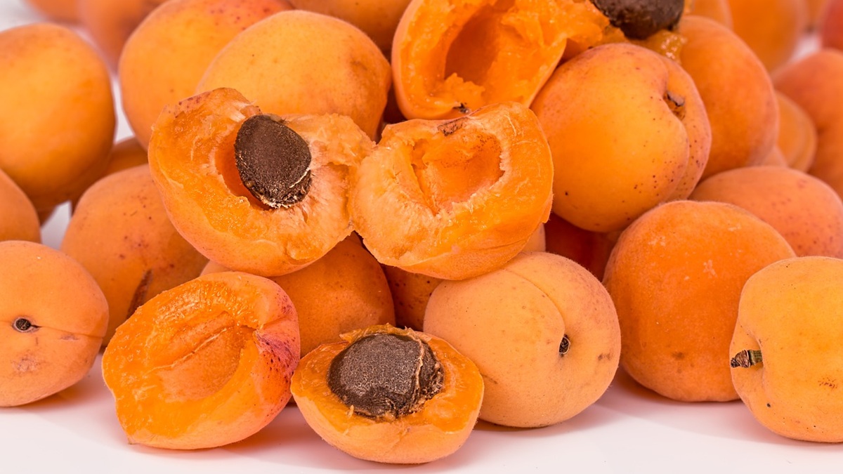 apricots-2994801_1280.jpg