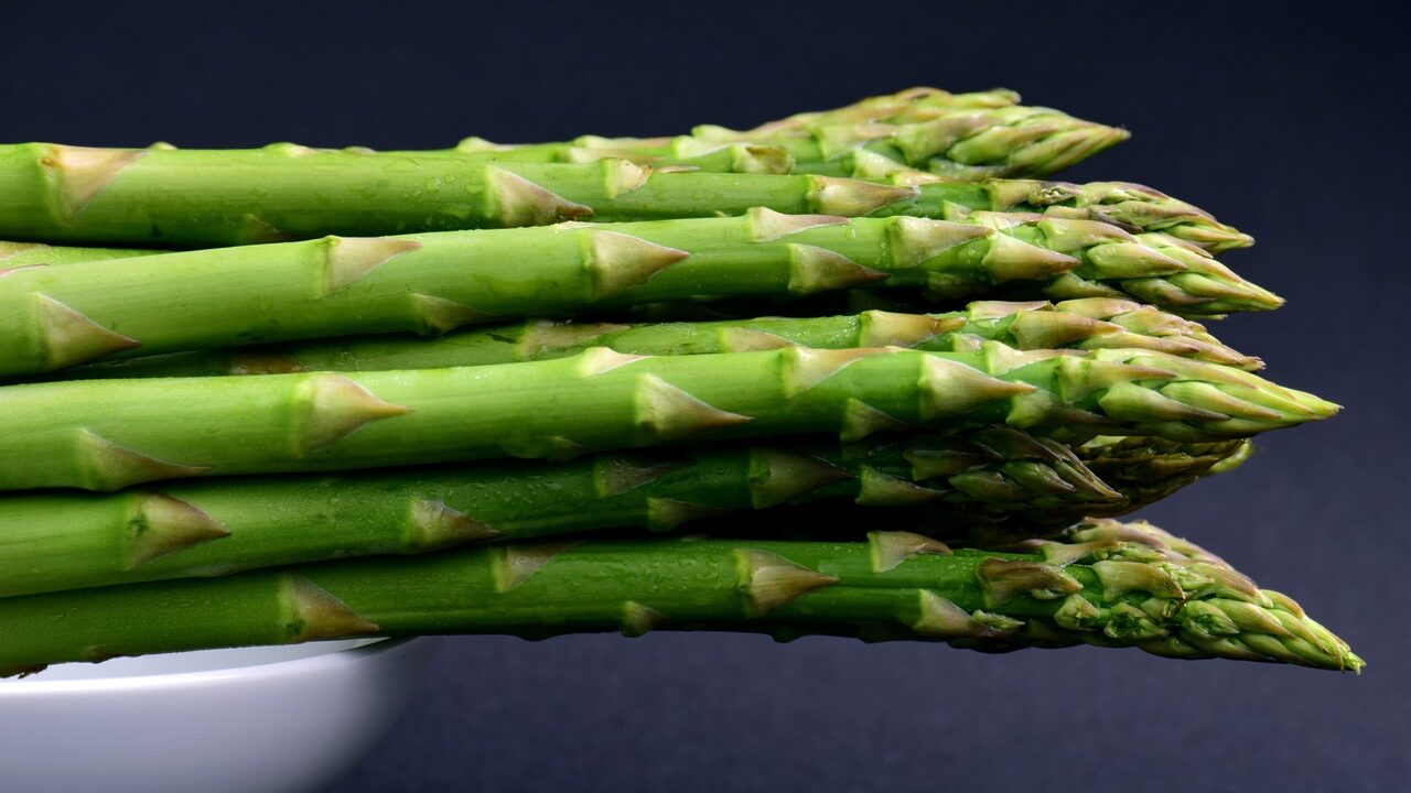 asparagus-ge606714a5_1280-e1688569814959.jpg